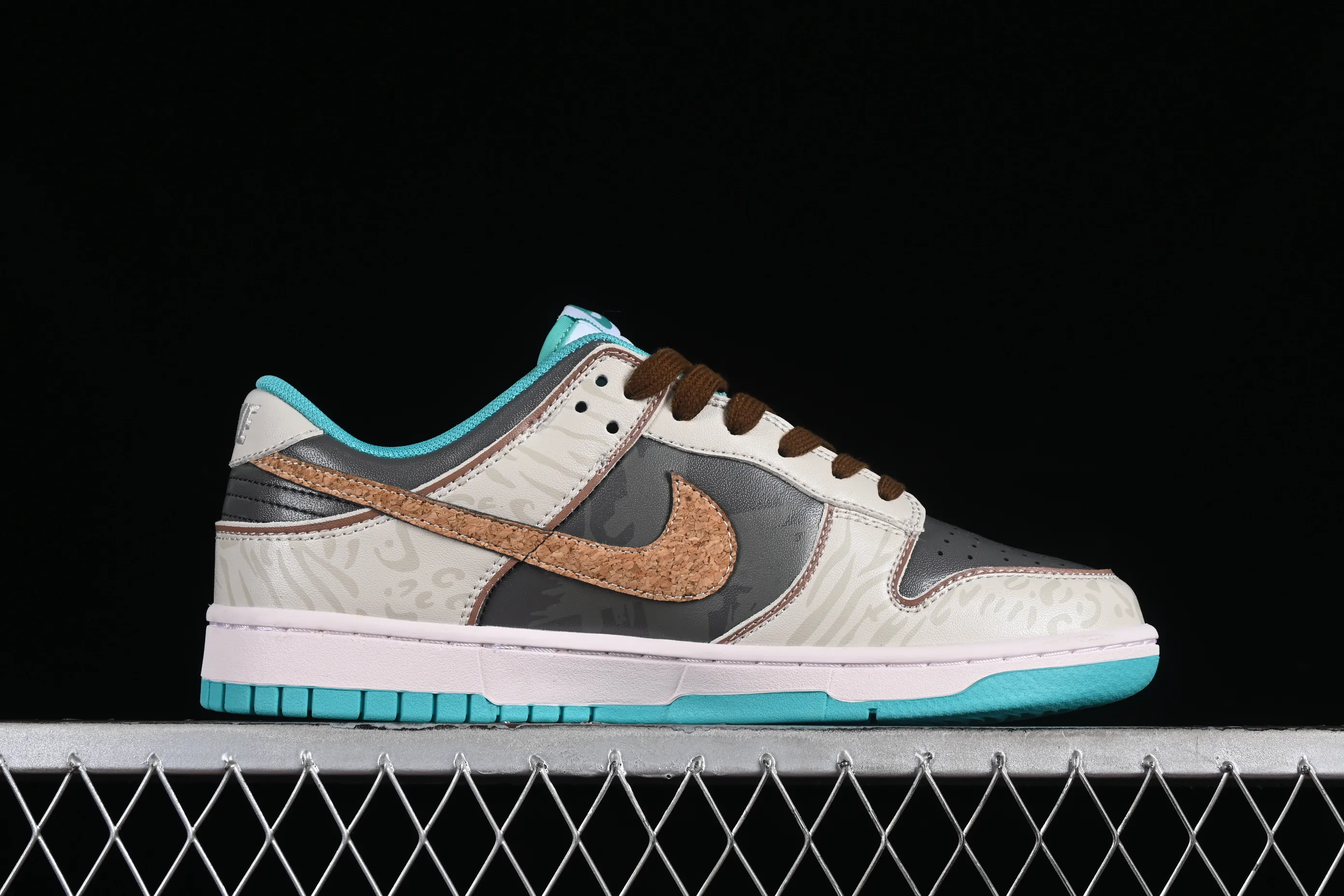 All Categories Nk SB Dunk Series Nk SB Dunk Low Low-top sneakers Nk Dunk Low Panda Prank Spring Touchdown Spring Olive Vietnam Tan Green SB Strappy Low-top Casual Shoes DV0834-101